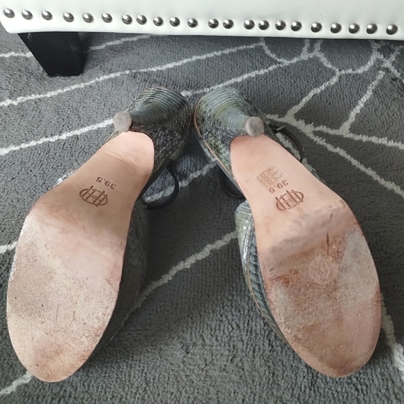 Embossed Green Snake Python Print T Strap Platform Heels by House of Harlow - Picture 15 of 15